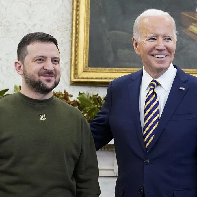 Pageantry evoking Churchill greets Zelenskyy in Washington